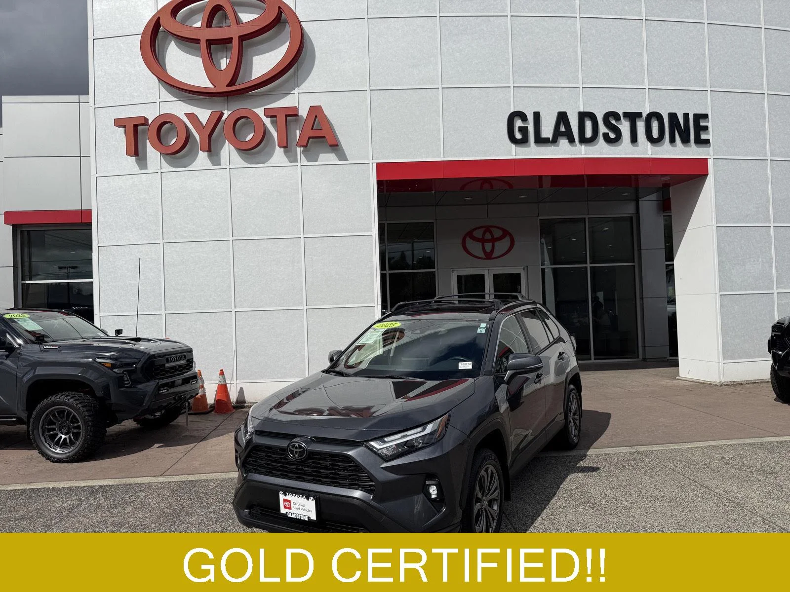 Used 2025 Magnetic Gray Metallic Toyota Hybrid XLE Premium image 1