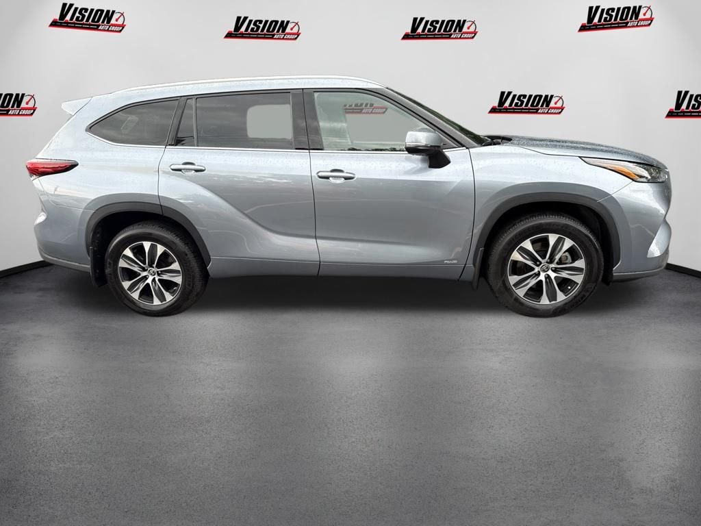 Used 2022 Brown Toyota XLE image 4