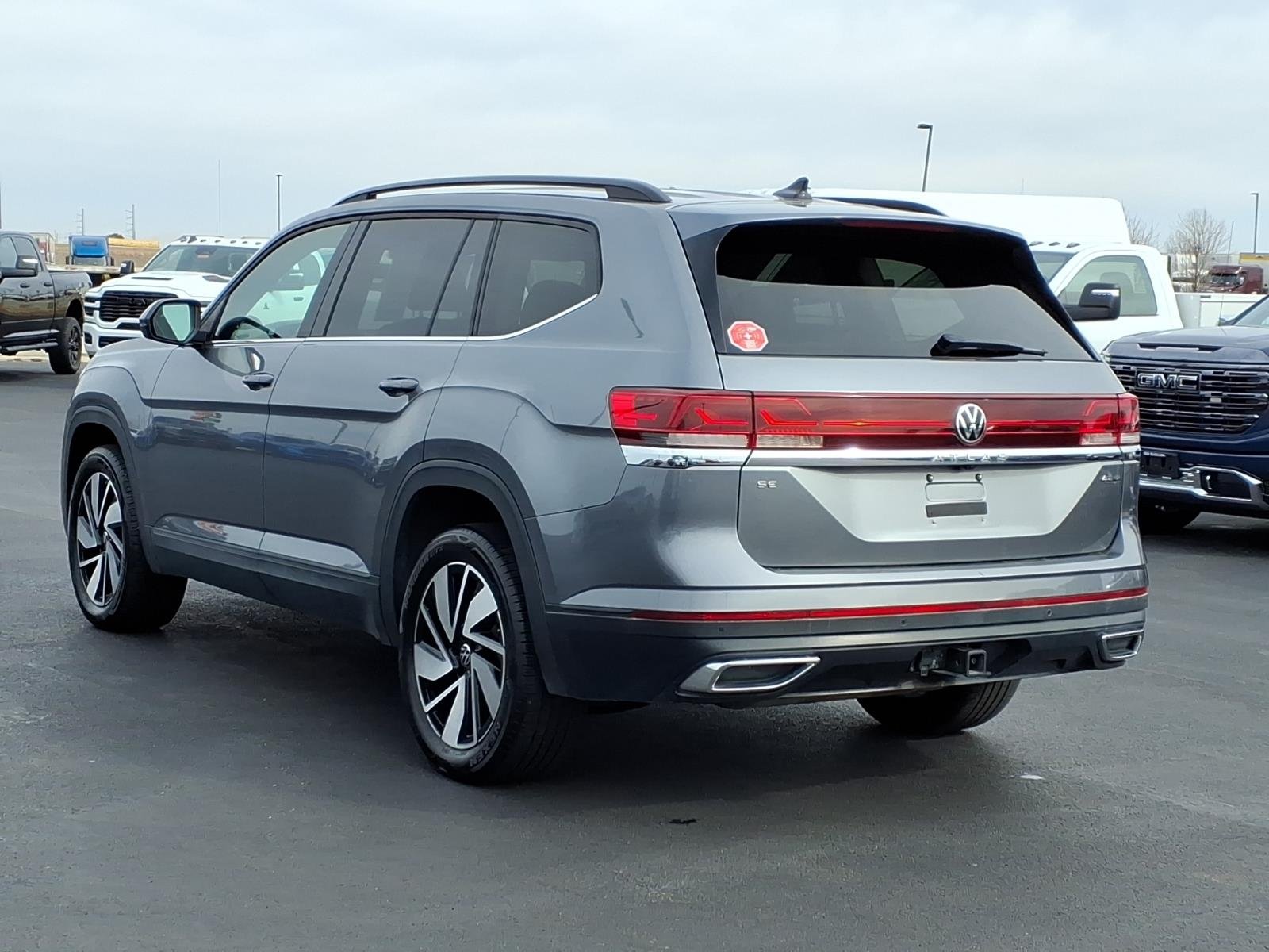 2025 Volkswagen Atlas SE w/Tech - Photo 13