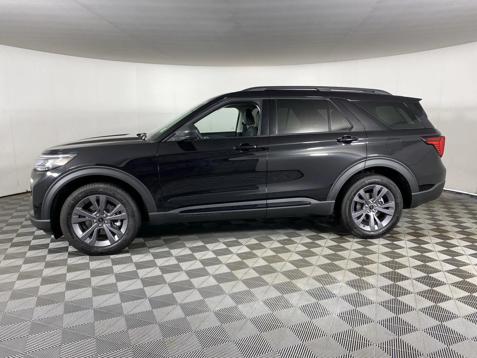 New 2026 Agate Black Metallic Ford Active image 4