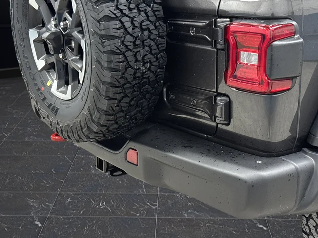 New 2026 Granite Crystal Metallic Clear-Coat Exterior Paint Jeep Rubicon image 31