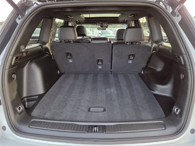 Used 2025 Silver Jeep Limited image 13