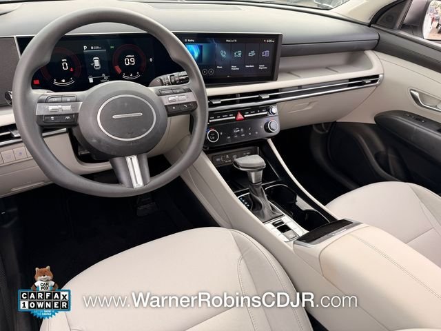 Used 2025 White Hyundai SEL image 9