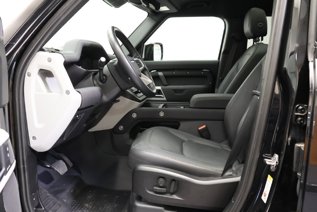 Used 2023 Santorini Black Metallic Land Rover S image 30