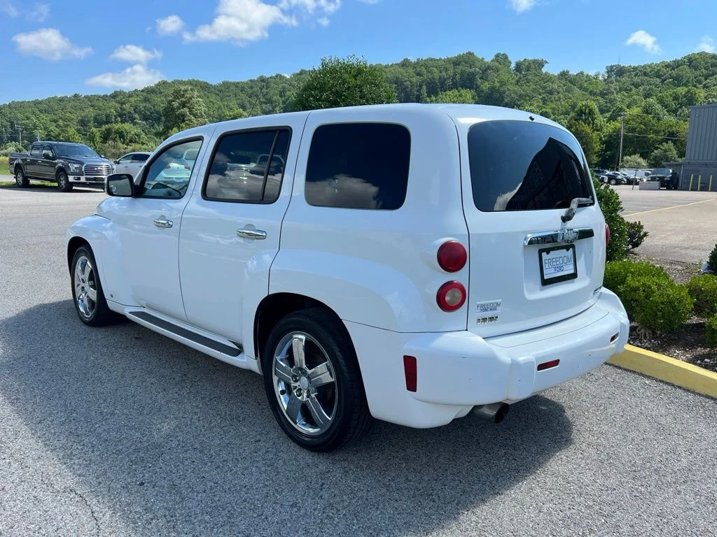 Used 2009 White Chevrolet LT image 6