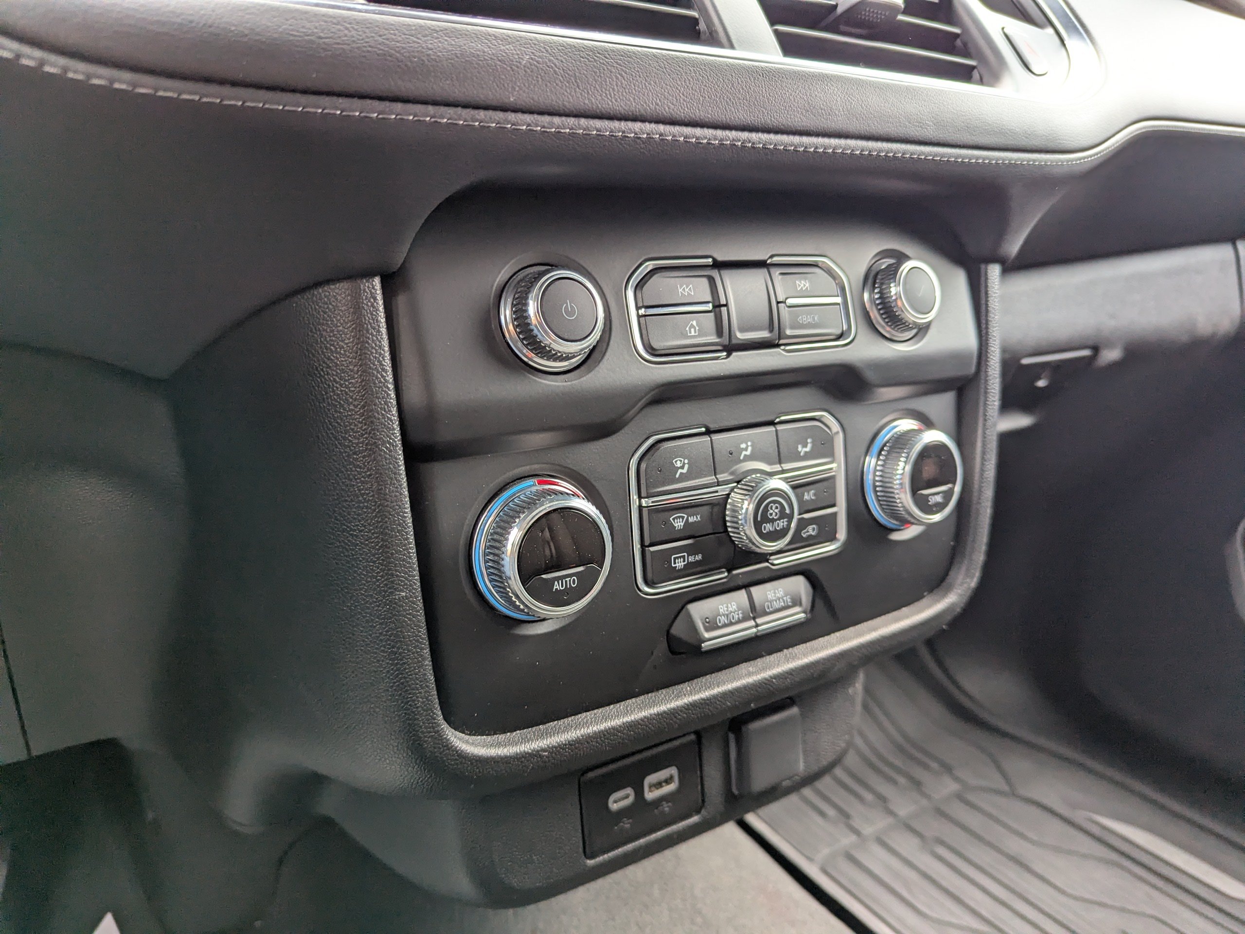 2023 GMC Yukon SLE - Photo 25