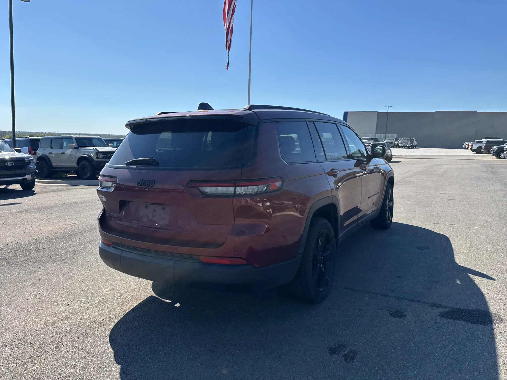 Used 2021 Velvet Red Pearlcoat Jeep Altitude image 10