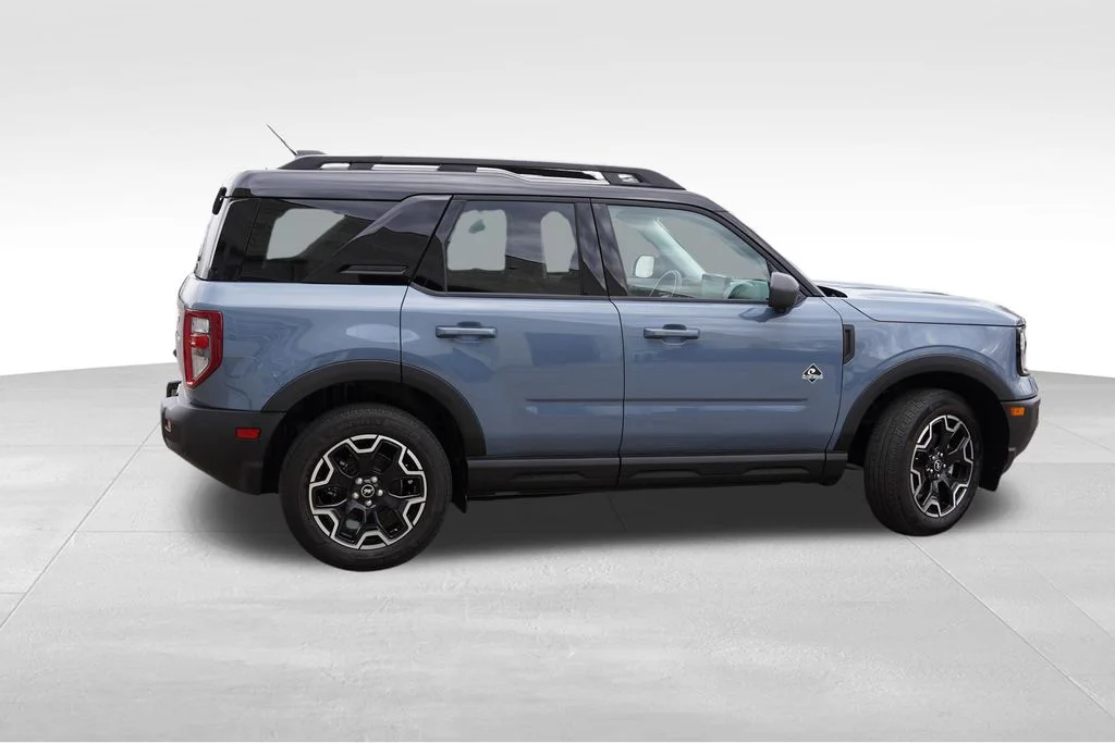 Used 2025 Azure Gray Metallic Ford Outer Banks image 4