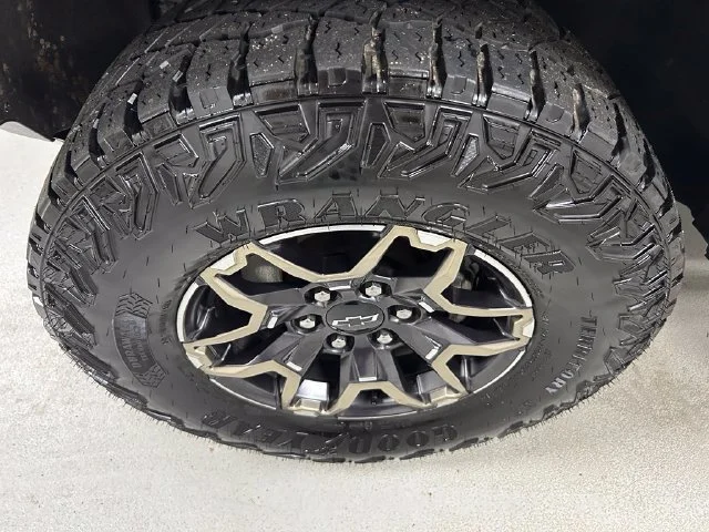 2024 Chevrolet Colorado ZR2 - Photo 9