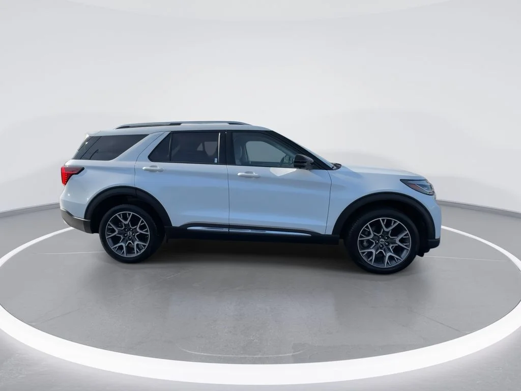 Used 2025 White Ford Platinum image 9