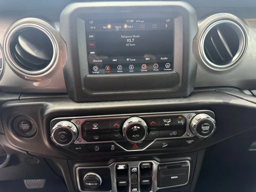Used 2020 White Jeep Unlimited Sahara image 11