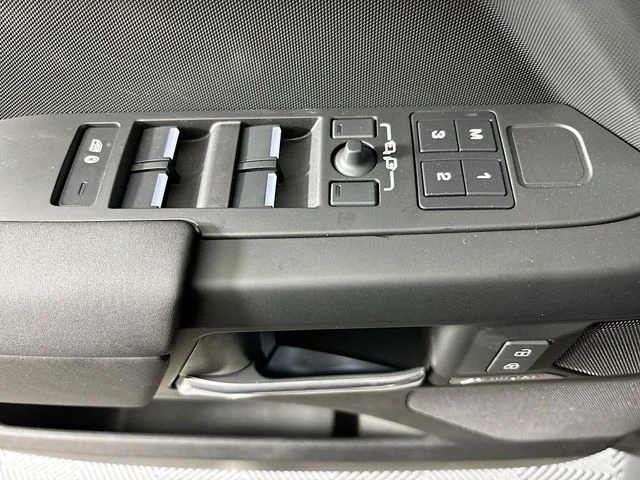Used 2026  Land Rover S image 19