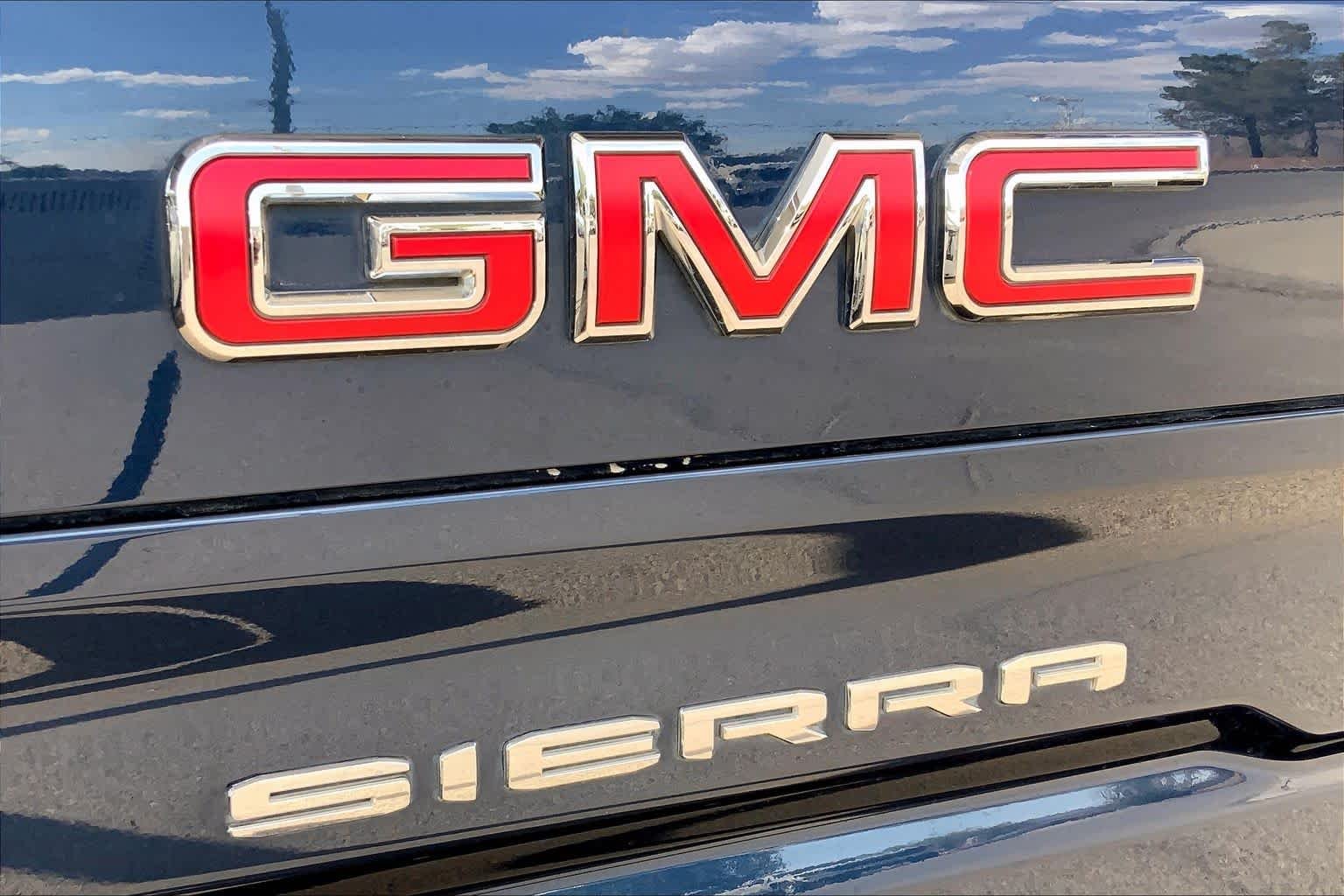 Used 2020 Pacific Blue Metallic GMC AT4 image 31