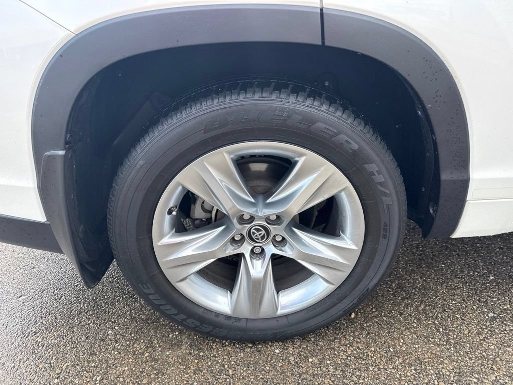 Used 2018 Blizzard Pearl Toyota Limited image 15