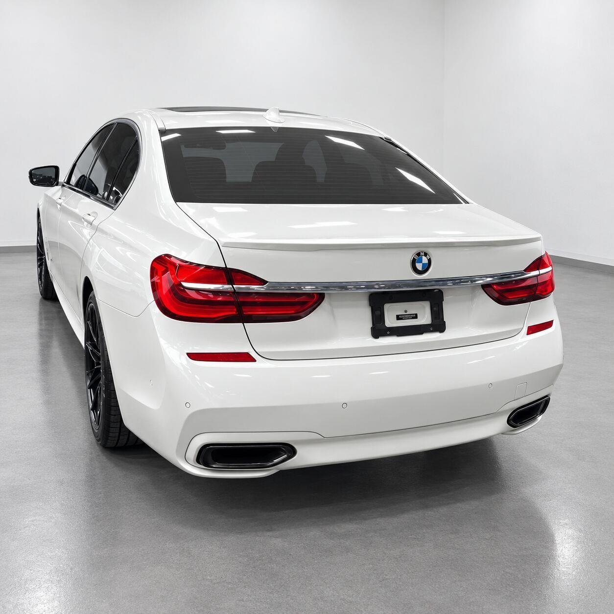Used 2018 Alpine White BMW 750i xDrive image 3