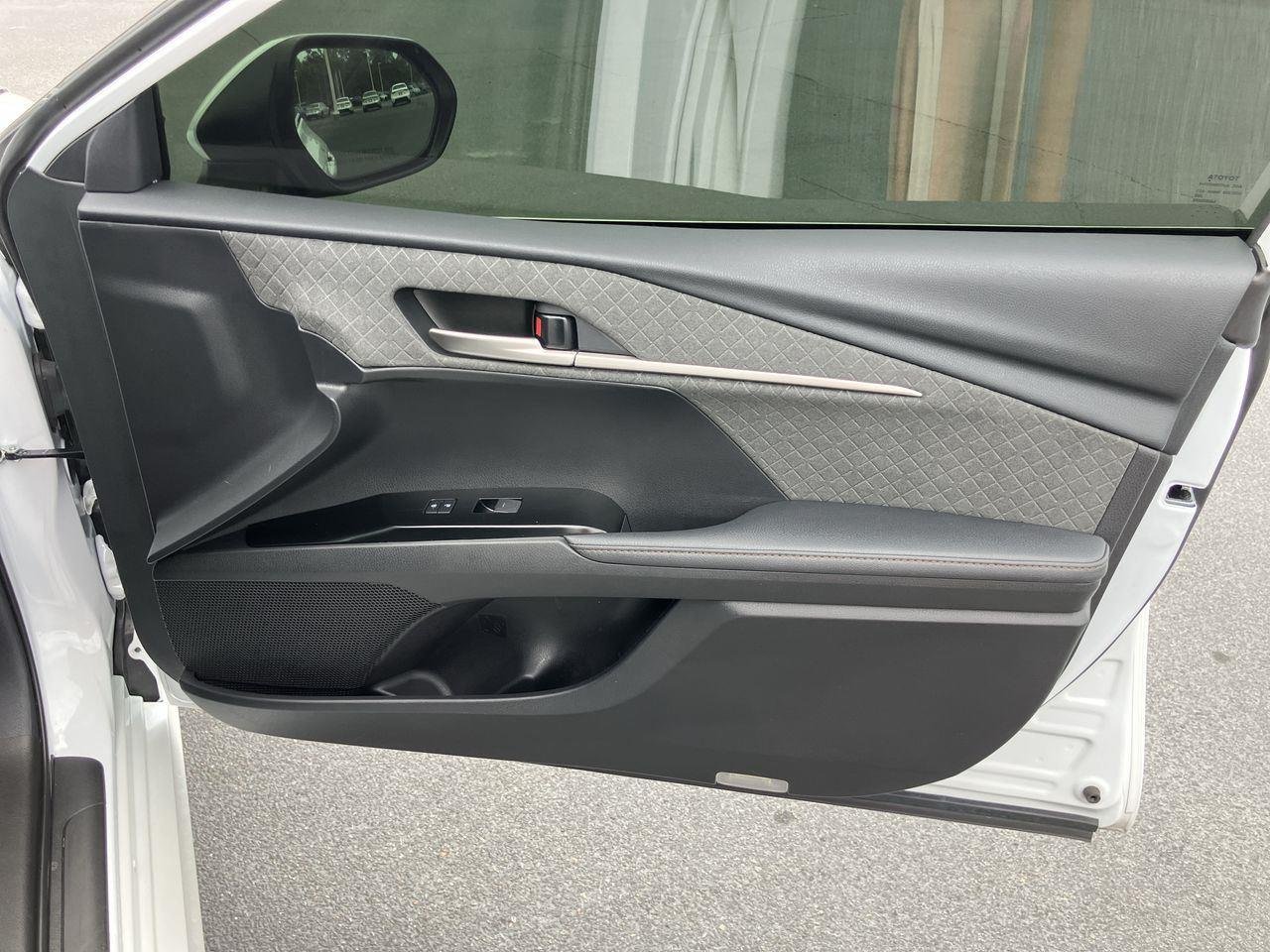Used 2025 White (Wind Chill Pearl) Toyota XLE image 34