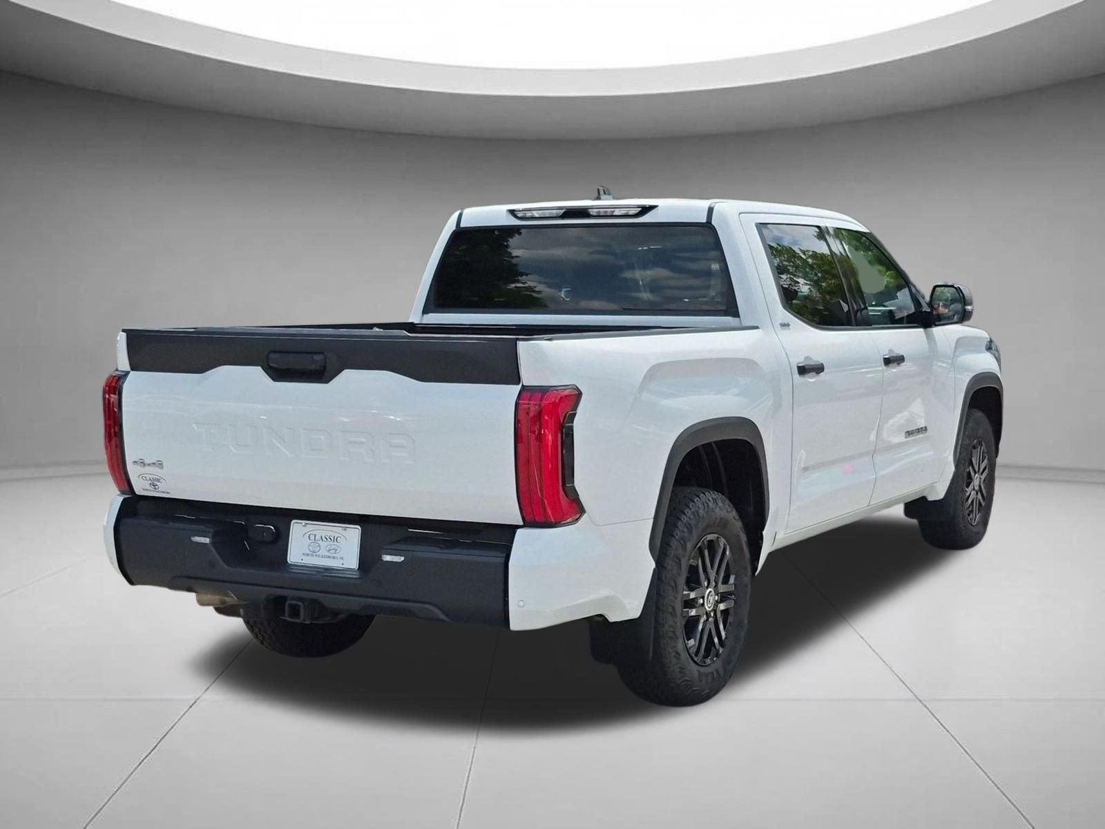 Used 2023 Ice Cap Toyota SR5 image 5