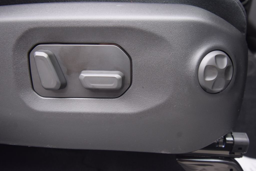 New 2026 Bright White Clear-Coat Exterior Paint Jeep Sahara image 16