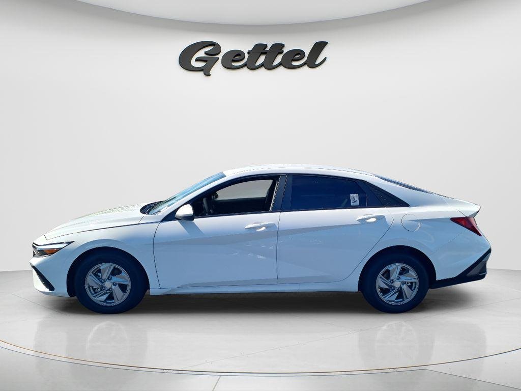 New 2026 White Hyundai SE image 8