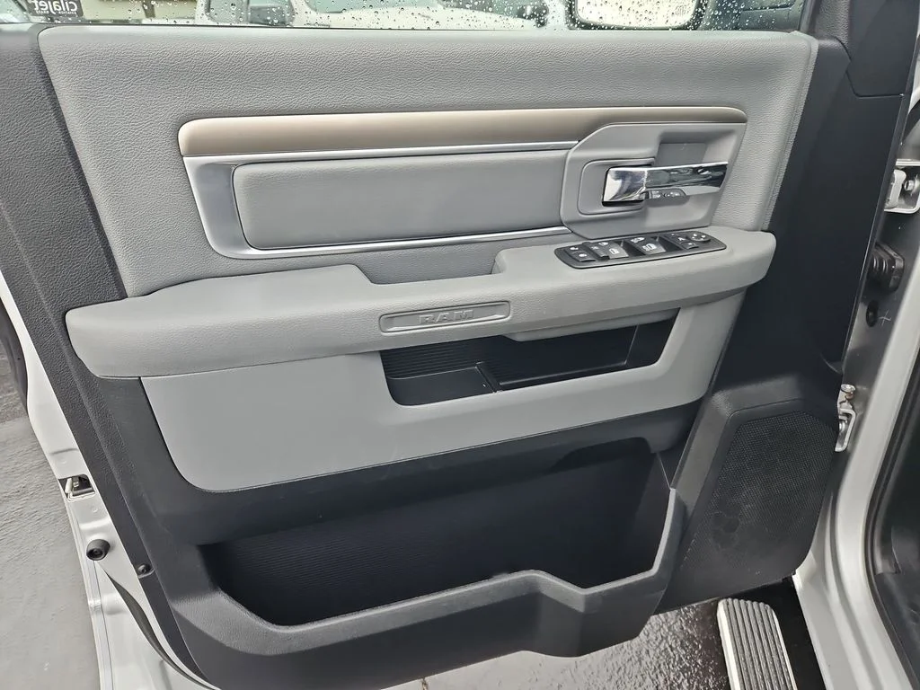Used 2016 Bright Silver Clearcoat Metallic Ram Big Horn image 10
