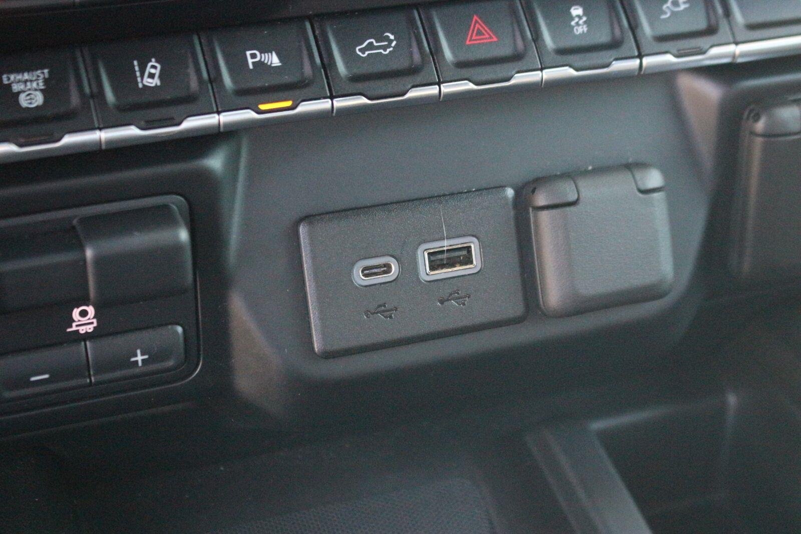 Used 2022 CHERRY RED TINTCOAT Chevrolet High Country image 31