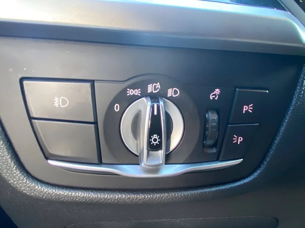 Used 2019 Black BMW xDrive30i image 19