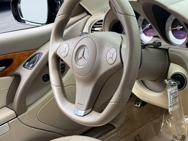 Used 2012  Mercedes-Benz SL 550 image 23
