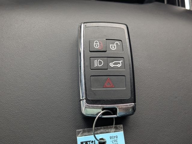 Used 2025 Eiger Grey Metallic Land Rover SE image 30