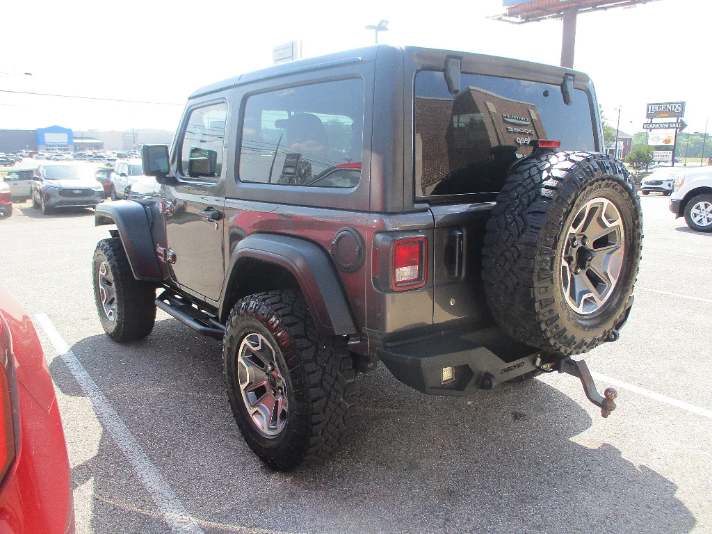 Used 2019 Granite Crystal Metallic Clear Coat Jeep Sport image 15