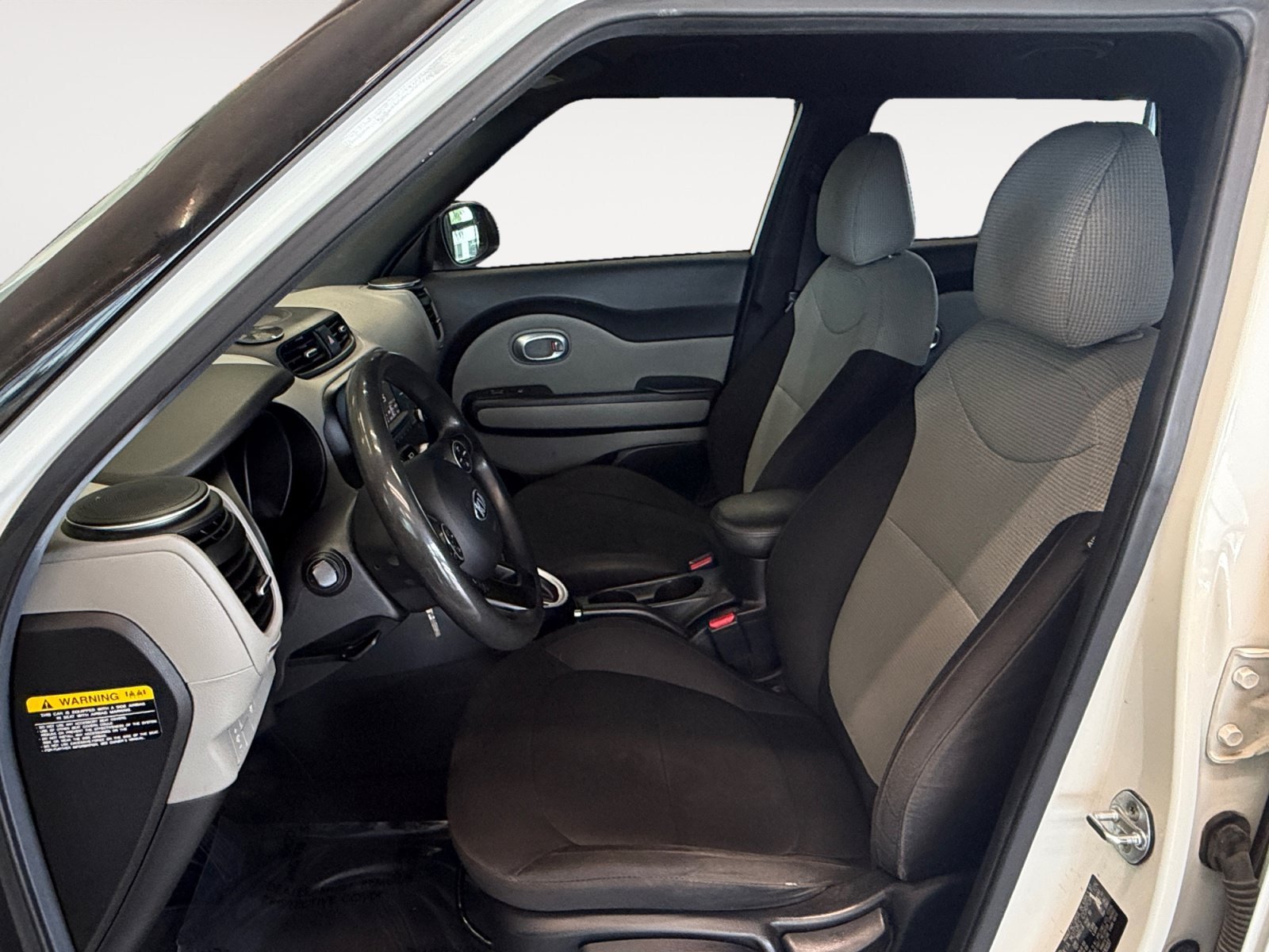 Used 2017 Clear White Kia  image 20