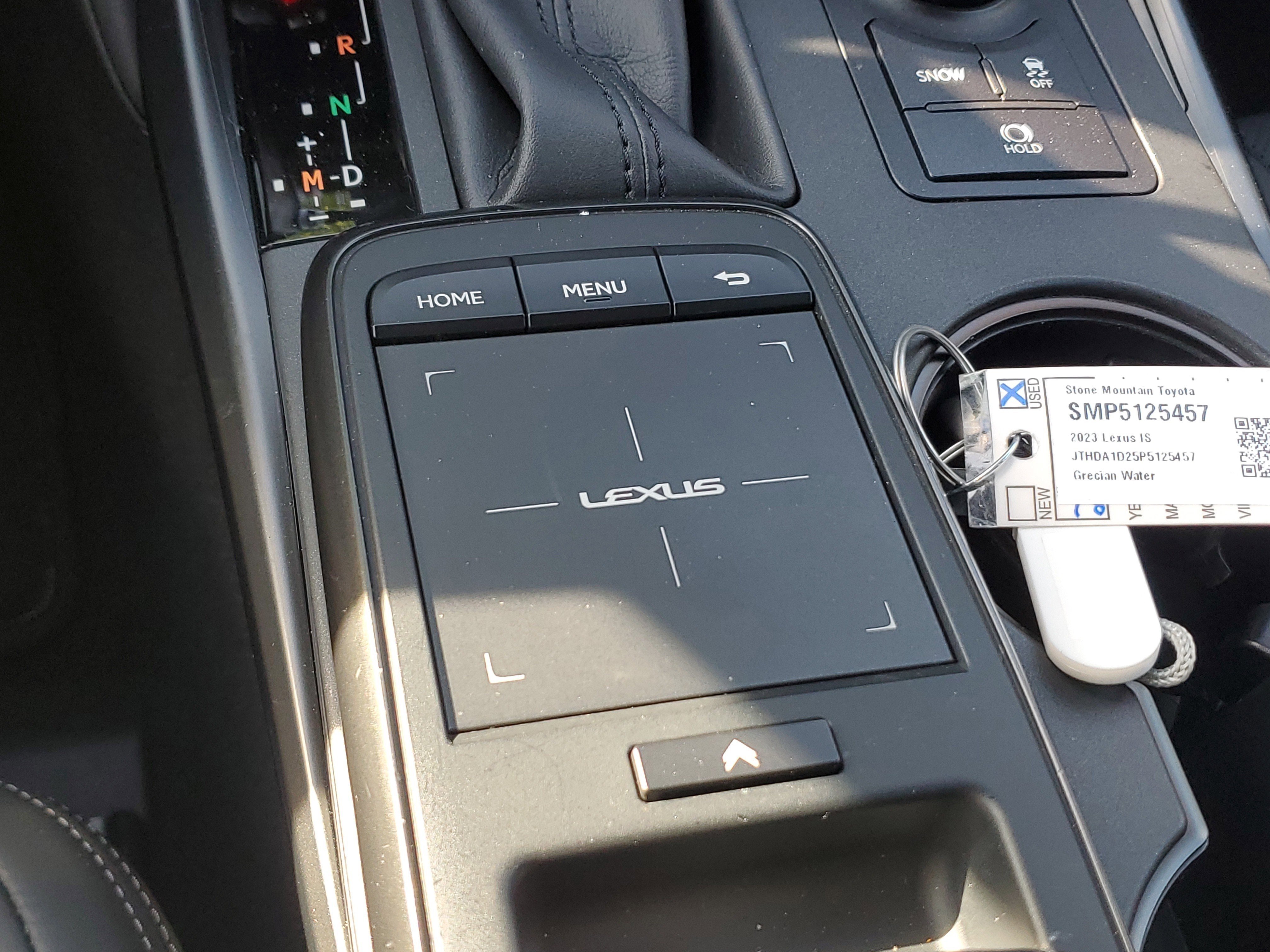 Used 2023  Lexus 300 image 27