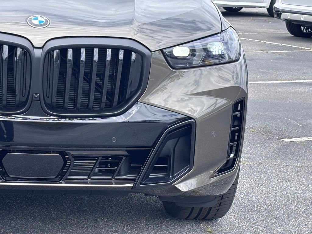 New 2026 Manhattan Green Metallic BMW sDrive40i image 10