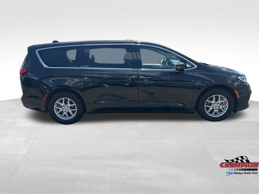 Used 2024 Black Chrysler Touring L image 7
