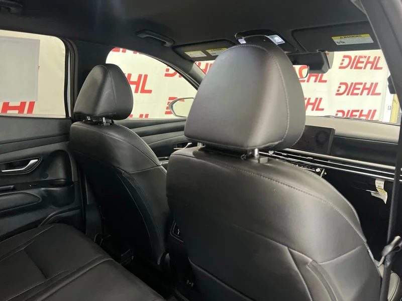 Used 2025 White Hyundai SEL image 11