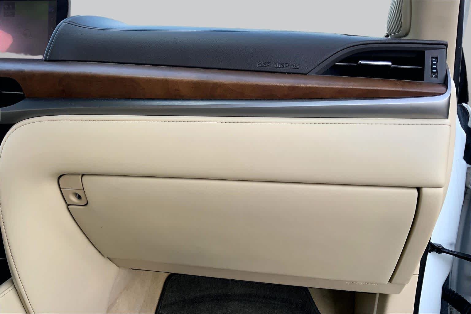 Used 2020 Eminent White Pearl Lexus  image 18
