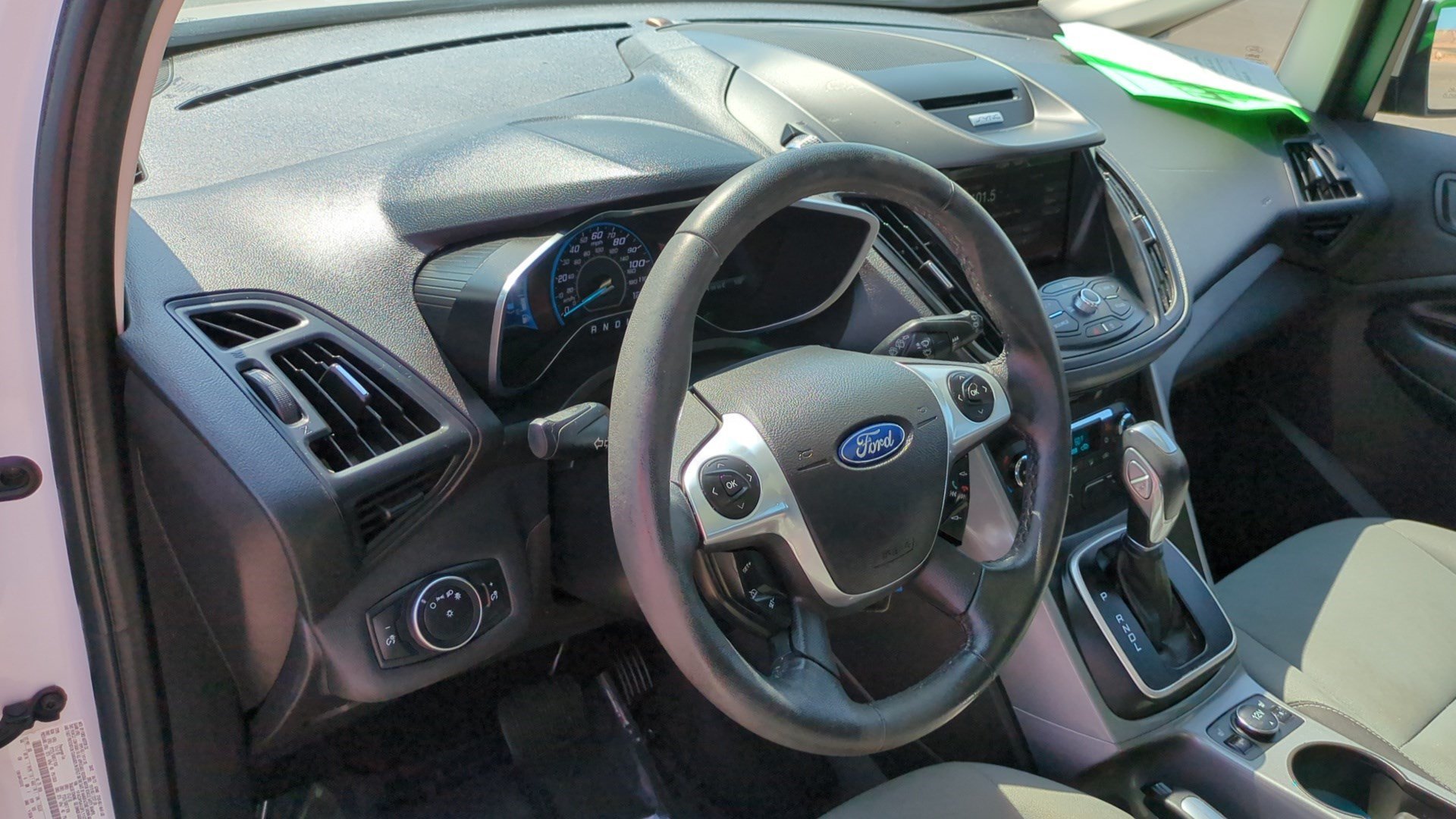 Used 2015 White Platinum Clearcoat Metallic Ford SE image 13