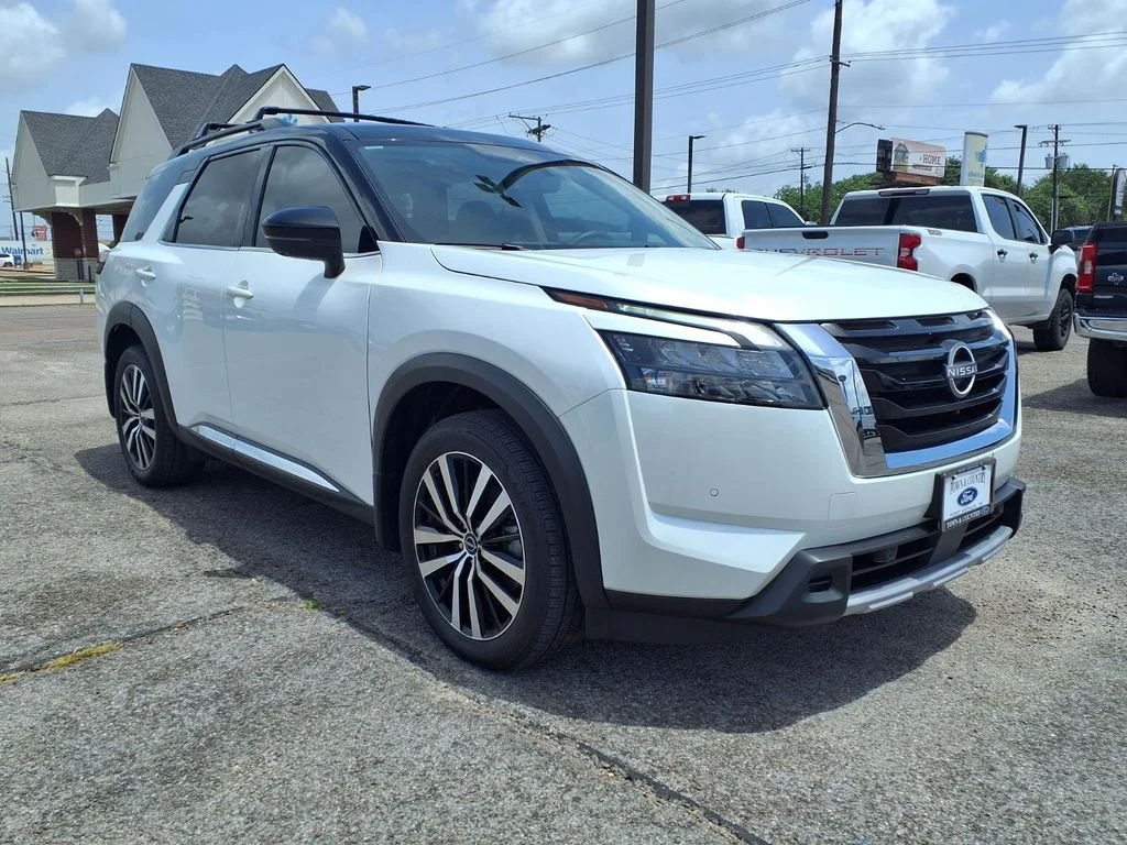 Used 2025 White Nissan Platinum image 18