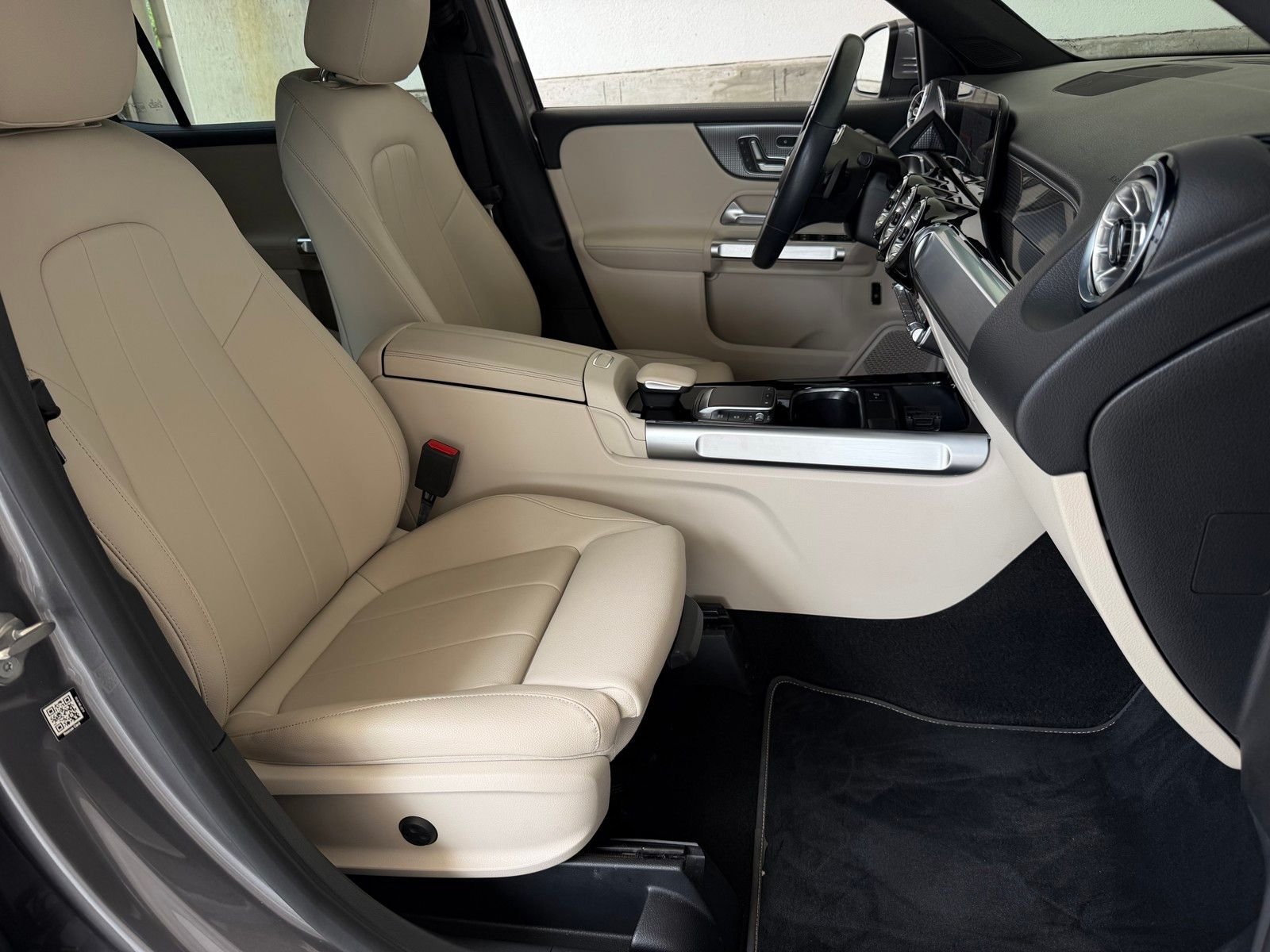 Certified Used 2022  Mercedes-Benz GLB 250 image 20