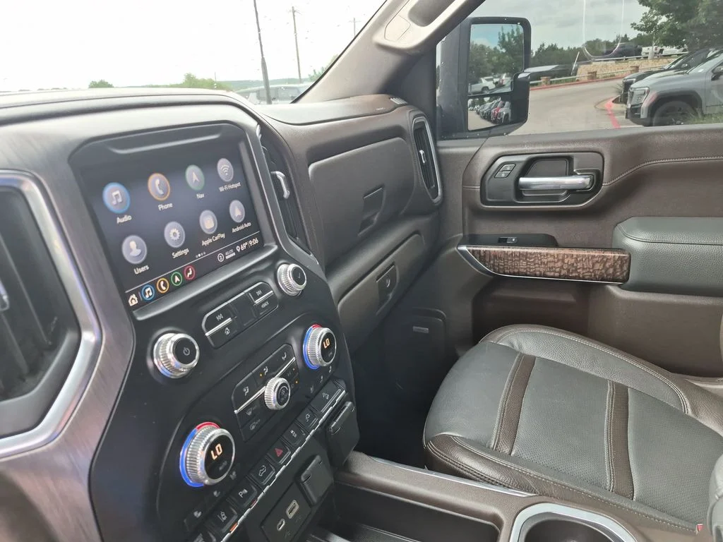 Used 2020 White GMC Denali image 24