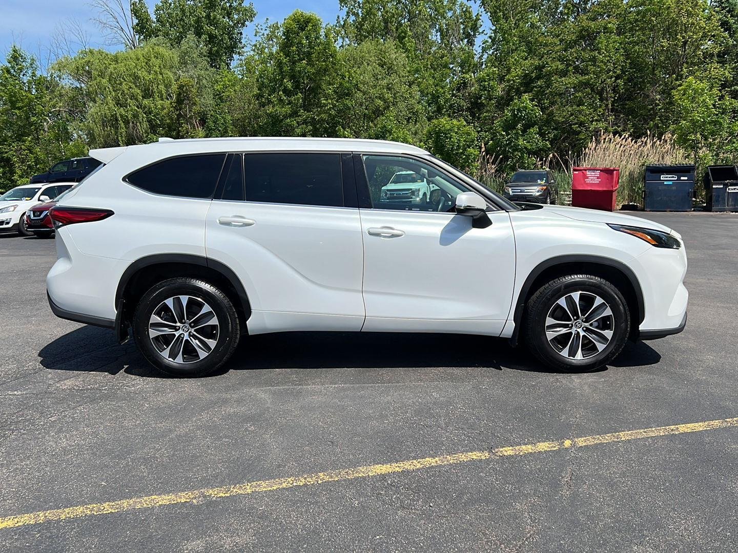 Used 2022 Wind Chill Pearl Toyota XLE image 22