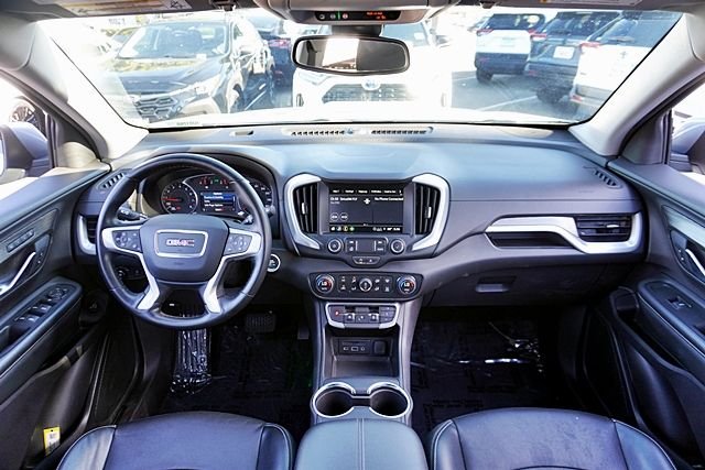 Used 2024 Silver GMC SLT image 17