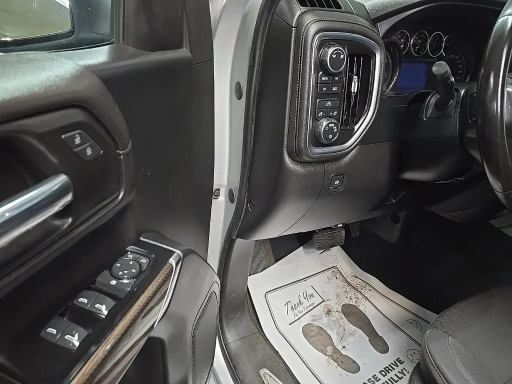 Used 2019 Silver Ice Metallic Chevrolet LT image 27