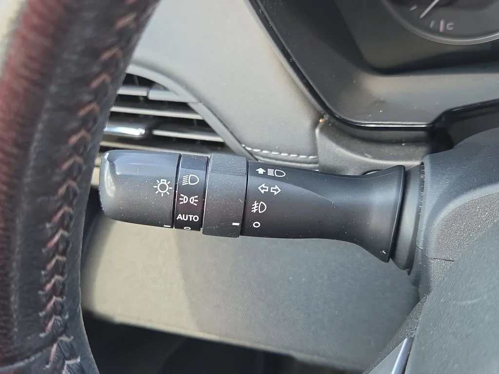 Used 2020 White Subaru Premium image 32