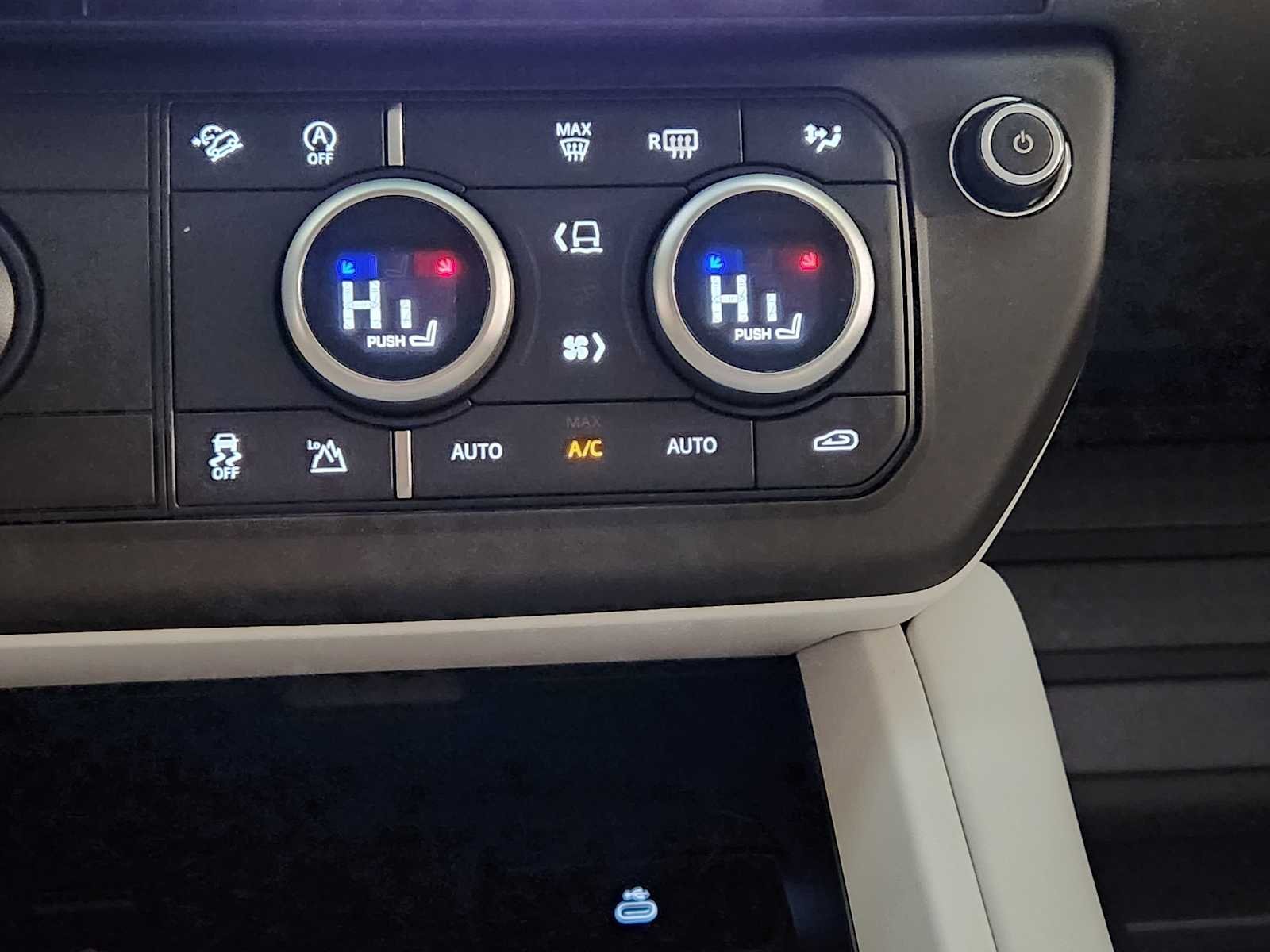 New 2026 Tasman Blue Land Rover X-Dynamic SE image 18