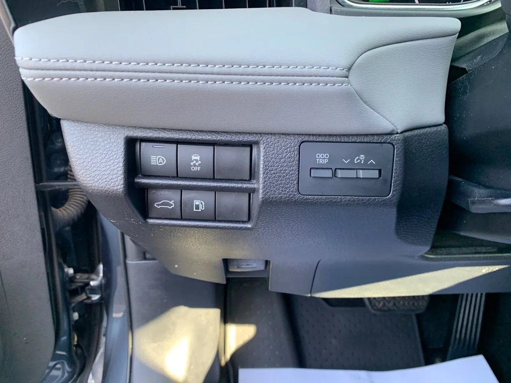 Used 2021 Gray Toyota XLE Plus image 31