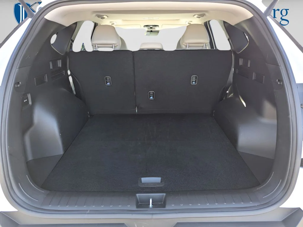 Used 2025 White Hyundai SEL Convenience image 34