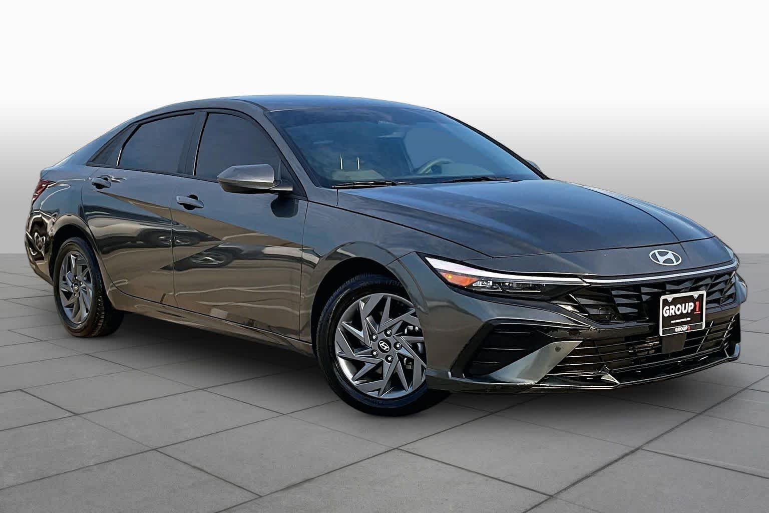 Used 2024 Amazon Gray Hyundai SEL image 3