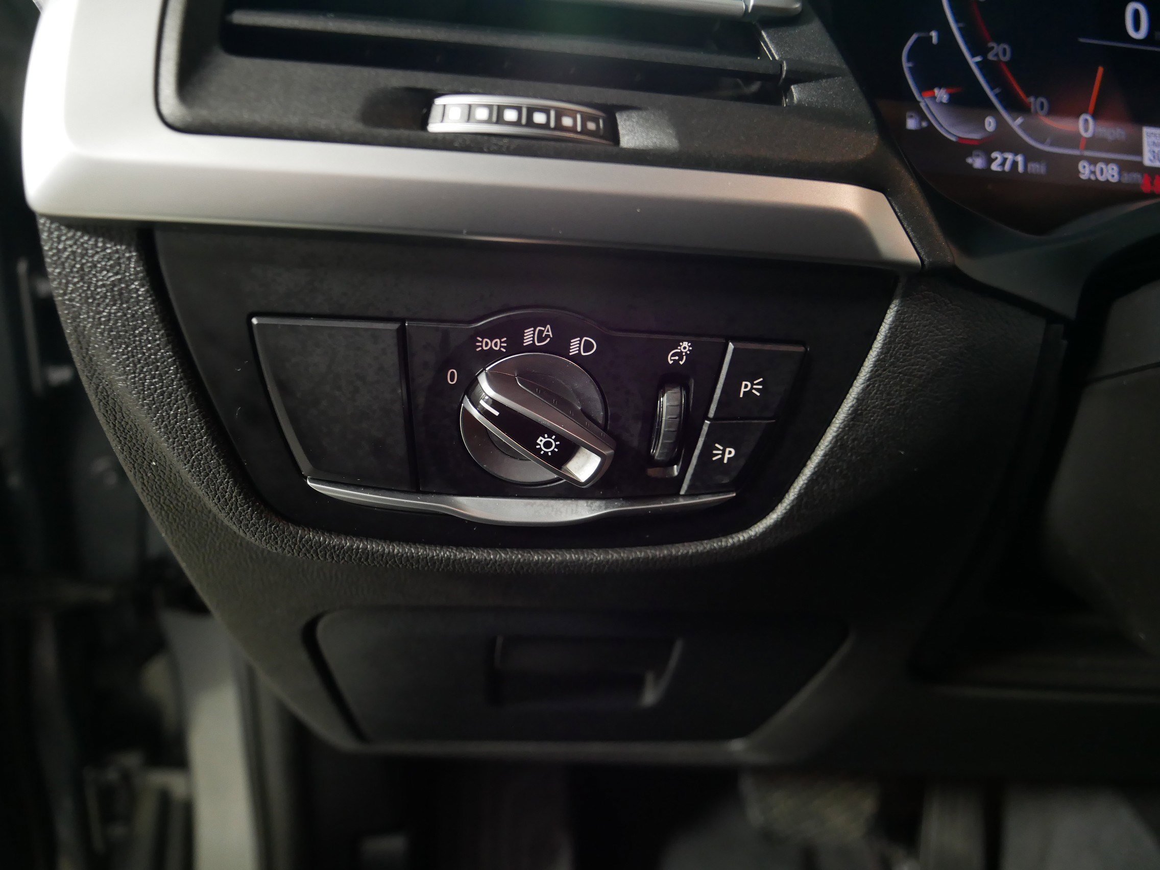 Used 2024 Skyscraper Grey Metallic BMW xDrive30i image 26