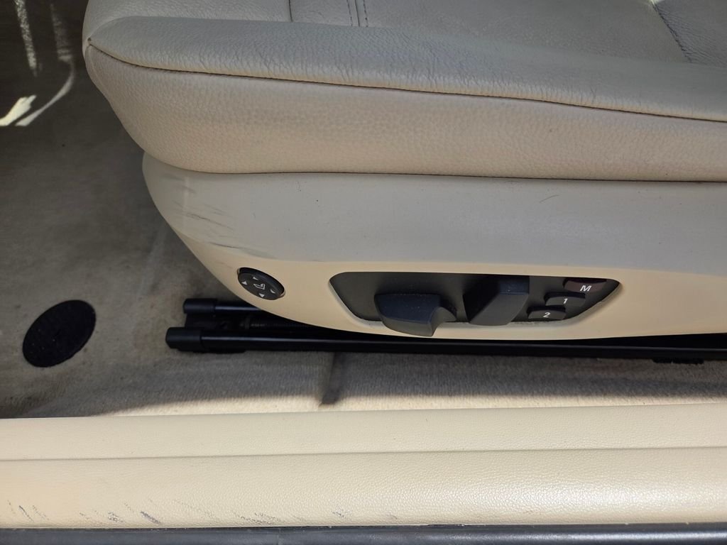 Used 2013 Silver BMW 328i image 4