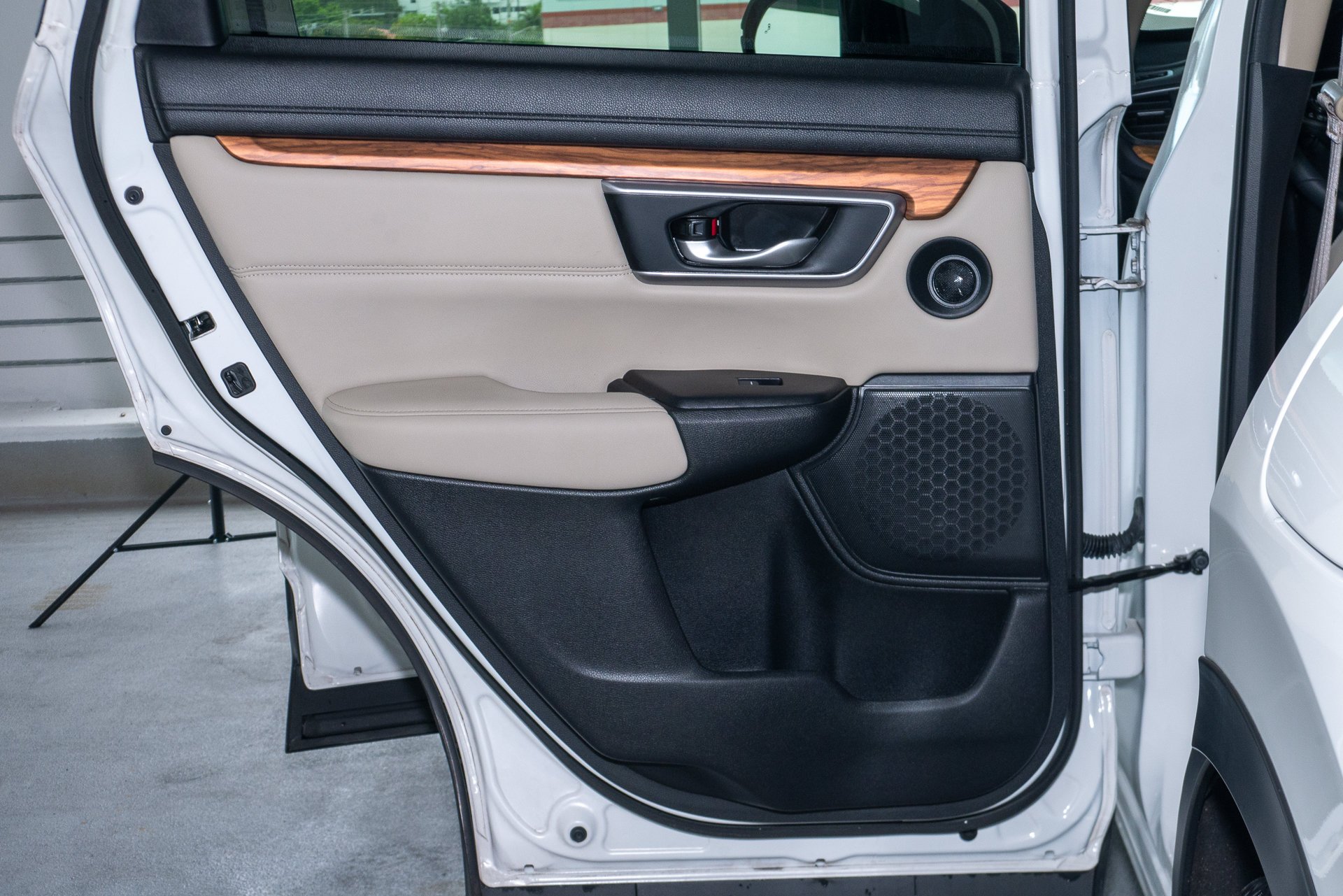 Used 2021 White Honda EX-L image 11